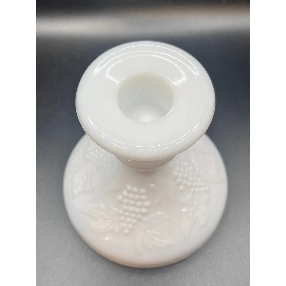 Vtg LE Smith Milk Glass Candlestick Holders Grape Leaf Embossed Set of 2‎ 4.5